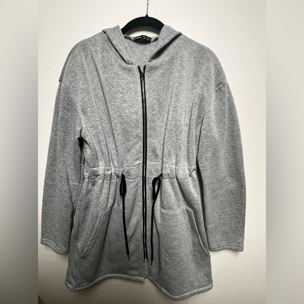 SHEIN GRAY HOODED W/BLACK DRAWSTRING ZIP LONG JACKET. SIZE XS W/FLEECE LINING
